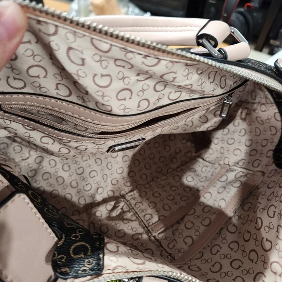 GUESS purse - Picture 2 of 4
